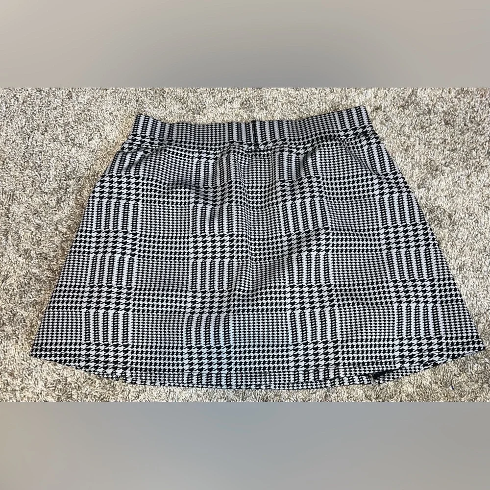 NWOT Alo Yoga Jacquard Glenplaid Tennis Skirt Titanium / Black Size XXS